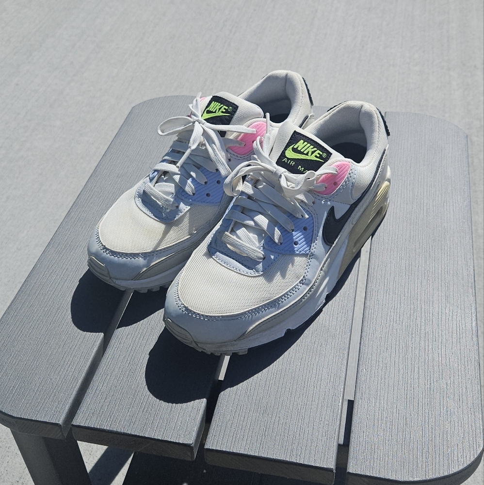 Nike White and Pink Athletic Shoes with Modern Comfort